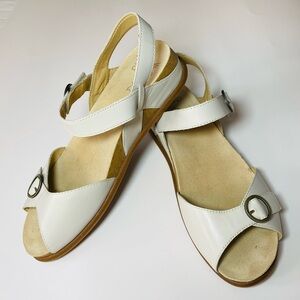 Dansko Candace, Ivory, Women’s Leather Sandals, Size 40